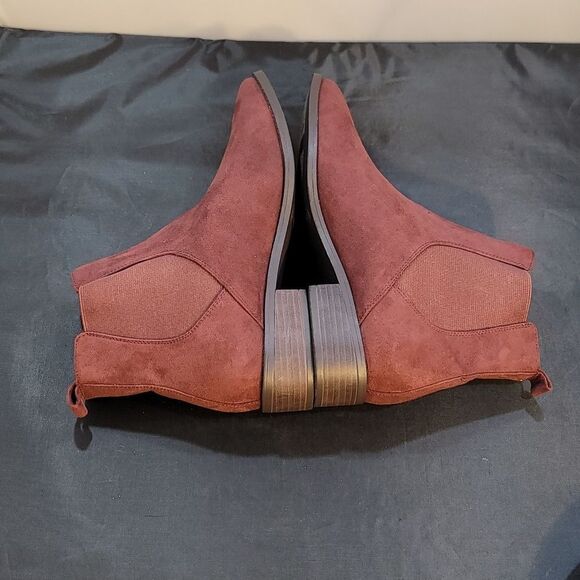 BRAND NEW LOFT OUTLET ROUND TOE SLIP-ON WOMEN"S ANKLE BOOT - Picture 10 of 14